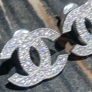 Gorgeous rare and fashionable earrings , must have for true fashion divas!